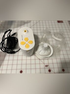 Medela Pump In Style With Wall Cord and 5 Sz 24 Flanges